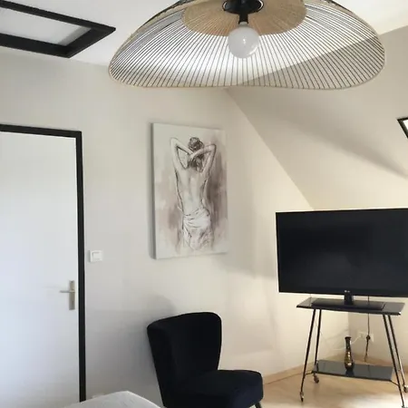 Coup De Coeur Assure ! Calm Comme A La Maison ! Maison Spacieuse Avec Grande Terrasse Pour 2 A 5 Personnes Proximite Et Avec Wifi Et Parking Gratuits *