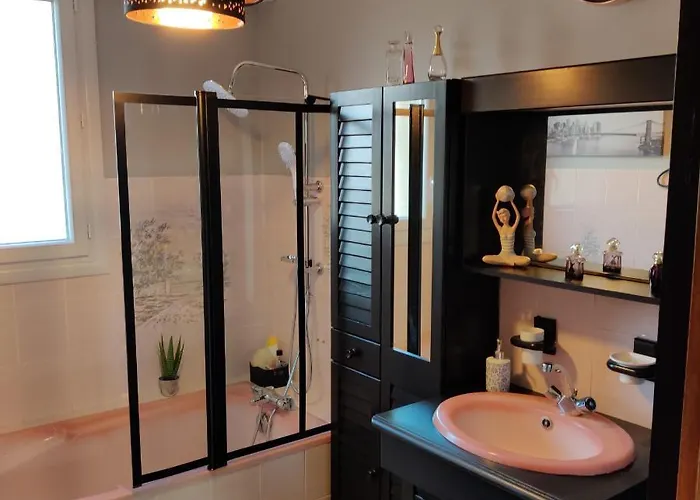 Prázdninový dům Coup De Coeur Assure ! Calm Comme A La Maison ! Maison Spacieuse Avec Grande Terrasse Pour 2 A 5 Personnes Proximite Et Avec Wifi Et Parking Gratuits