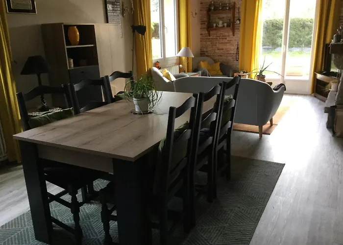 Coup De Coeur Assure ! Calm Comme A La Maison ! Maison Spacieuse Avec Grande Terrasse Pour 2 A 5 Personnes Proximite Et Avec Wifi Et Parking Gratuits Granville