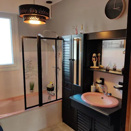 Semesterbostad Coup De Coeur Assure ! Calm Comme A La Maison ! Maison Spacieuse Avec Grande Terrasse Pour 2 A 5 Personnes Proximite Et Avec Wifi Et Parking Gratuits