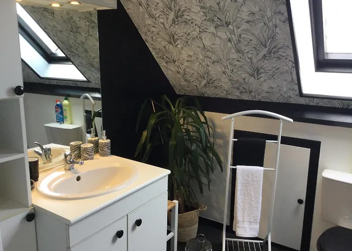 Coup De Cœur Assuré ! Calm Comme à La Maison ! Maison Spacieuse Avec Grande Terrasse Pour 2 à 5 Personnes Proximité Et Avec Wifi Et Parking Gratuits